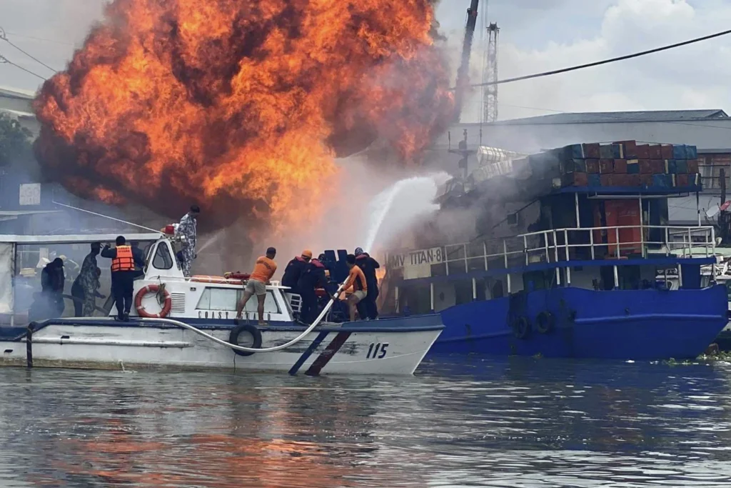 Boat caught fire in Philippines