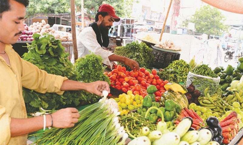 For the first time ever, Pakistan's inflation breaks all benchmarks and reaches 35%.